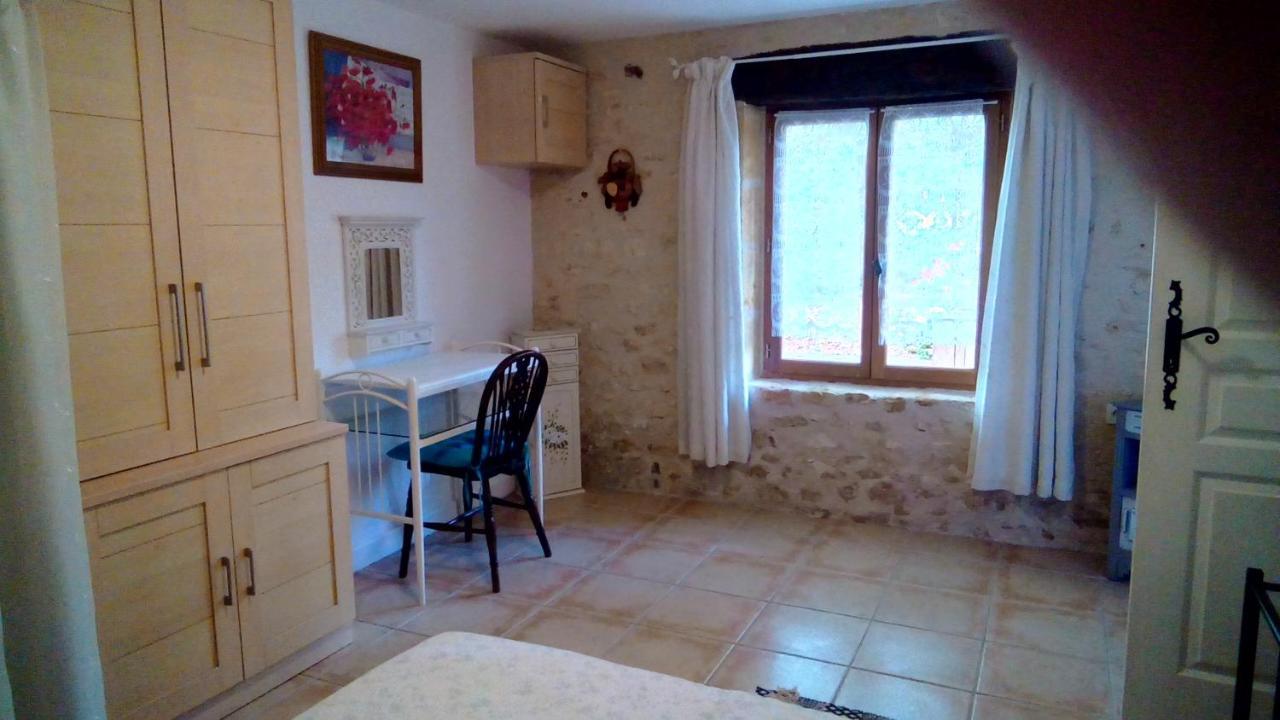Les Coustilles Saint-Alvere Екстер'єр фото