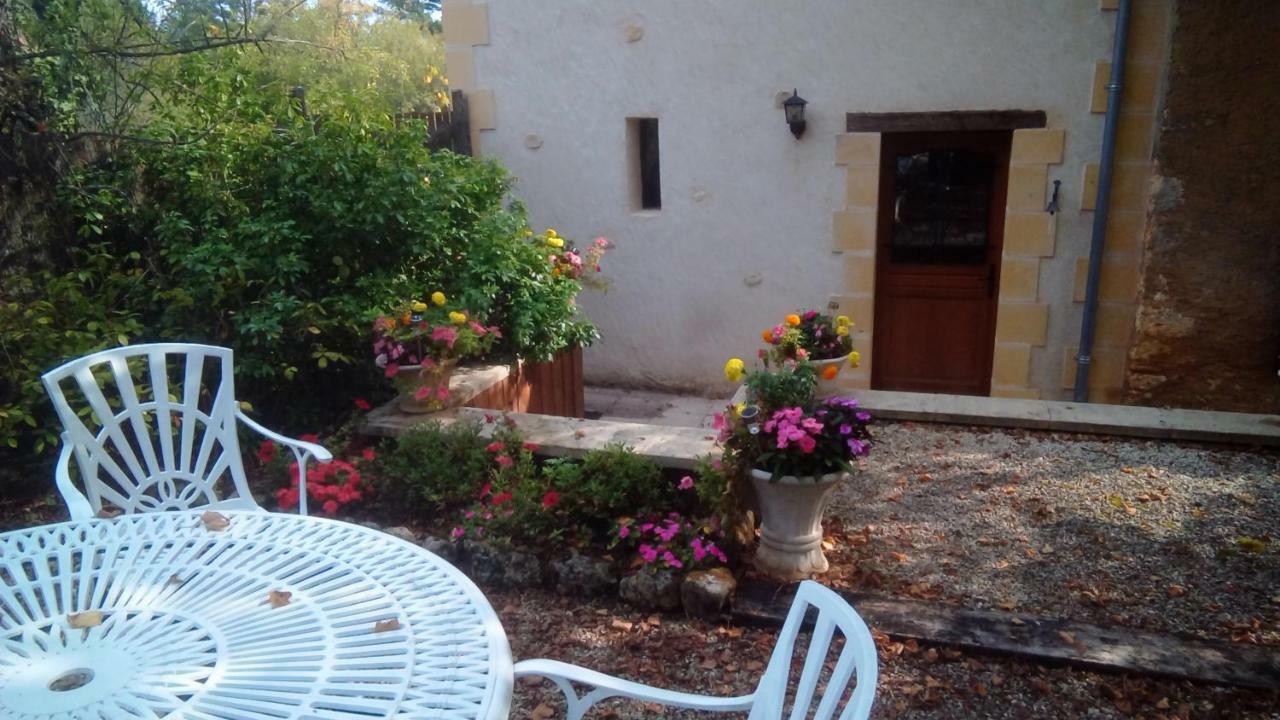 Les Coustilles Saint-Alvere Екстер'єр фото